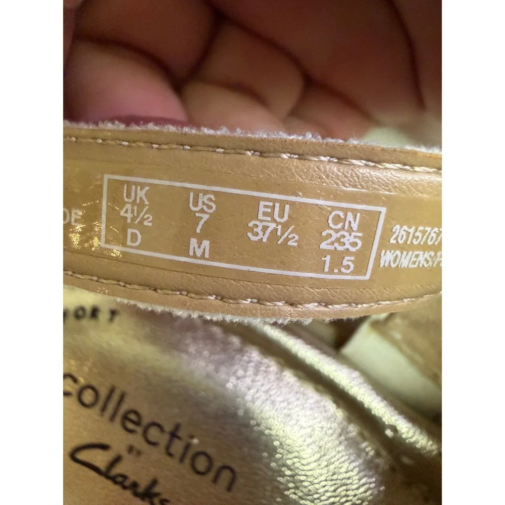 Clarks Collection Reyna White Glam T-strap Thong‎ Sandals Buckle Strap Sz 7